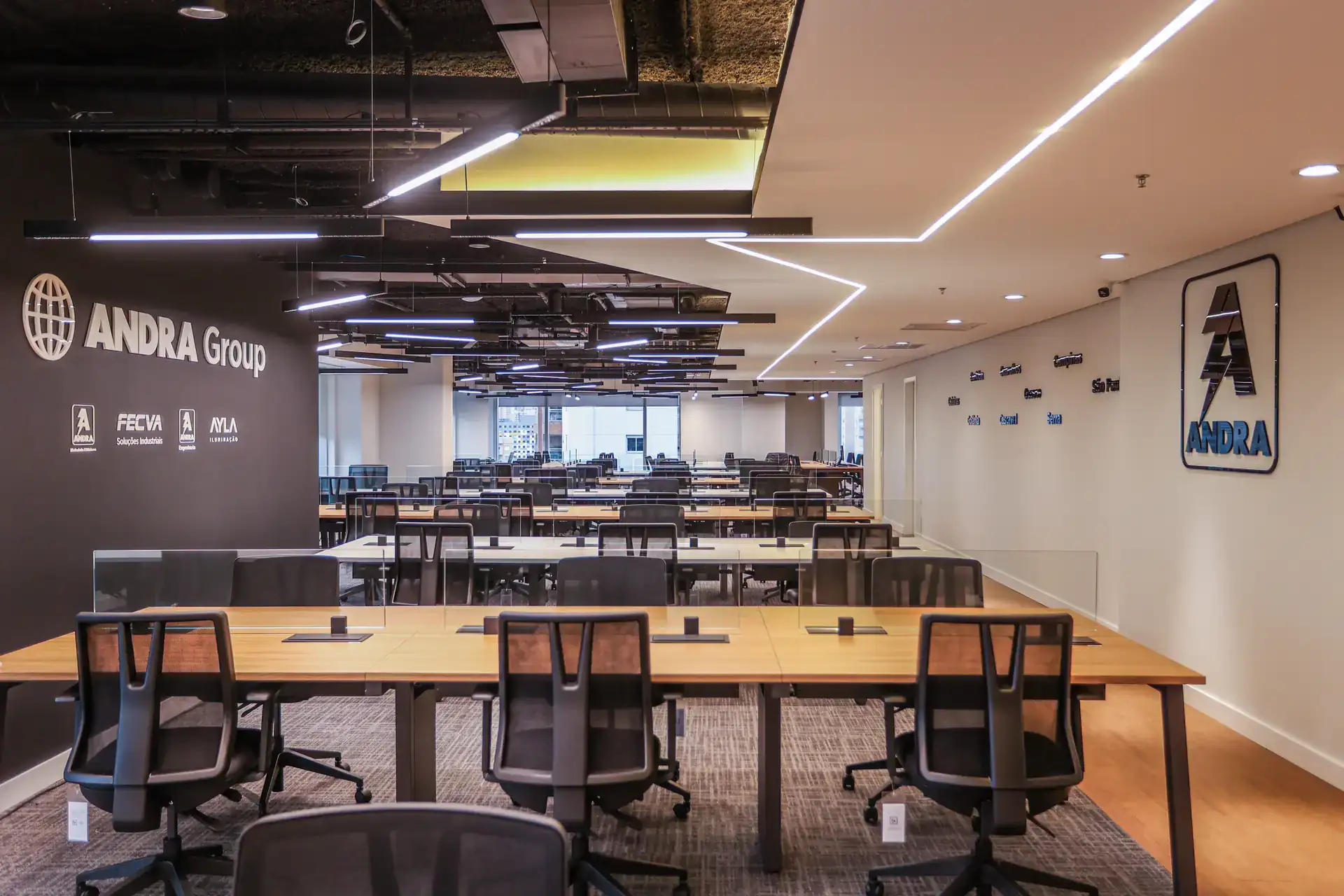 Open space Andra entregue, obra corporativa da Custódio, com projeto de arquitetura completo e reforma de escritório integrada.